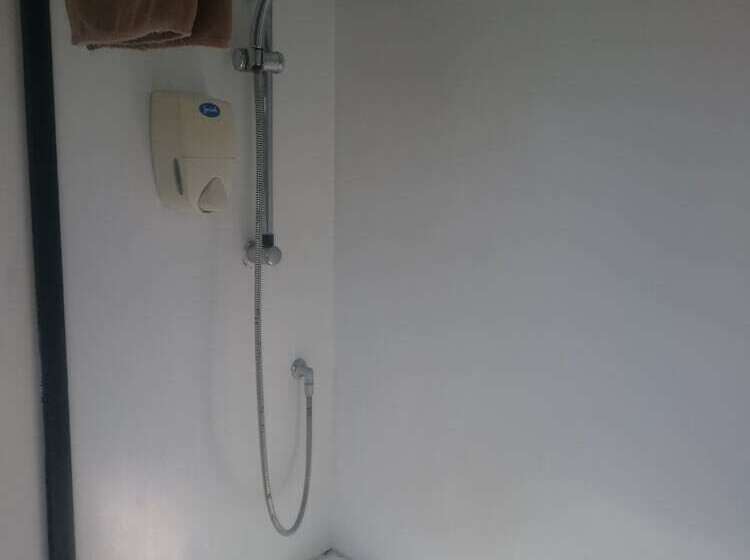 Microtel Lodge Hamilton   Hostel