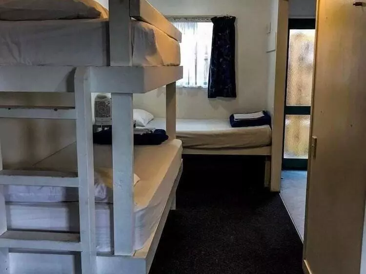 Microtel Lodge Hamilton   Hostel