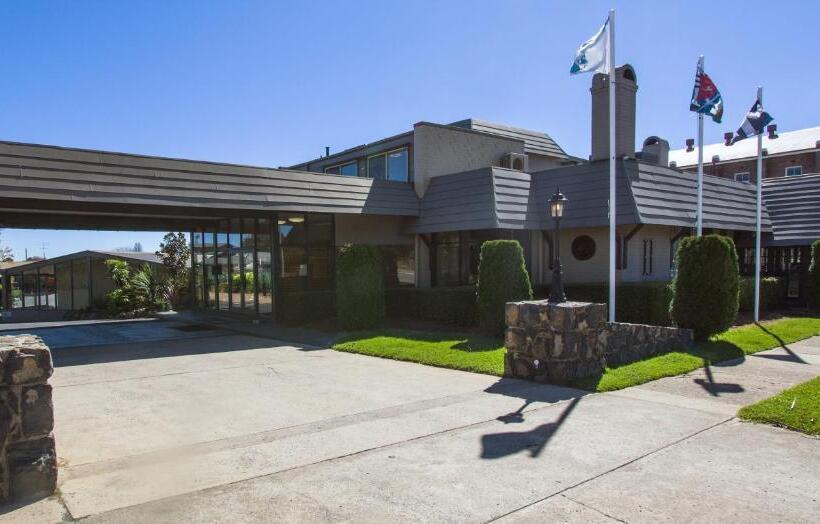 汽车旅馆 New England Motor Lodge