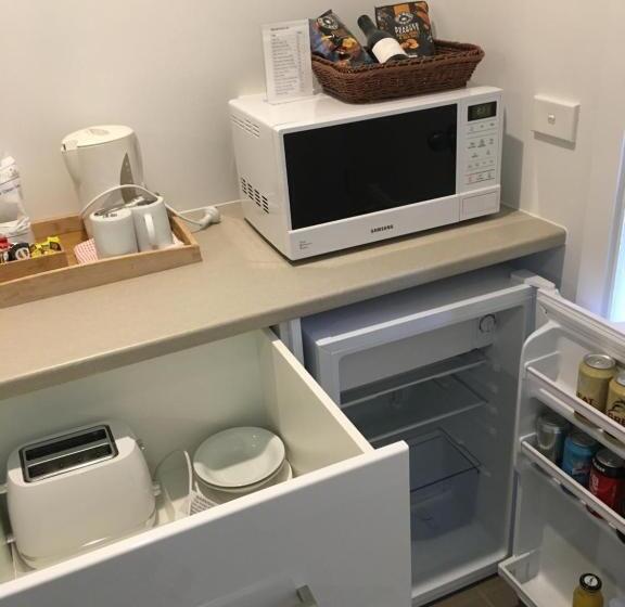 汽车旅馆 New England Motor Lodge