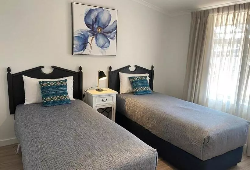 Motel New England Motor Lodge