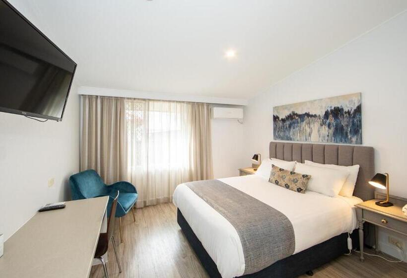 汽车旅馆 New England Motor Lodge