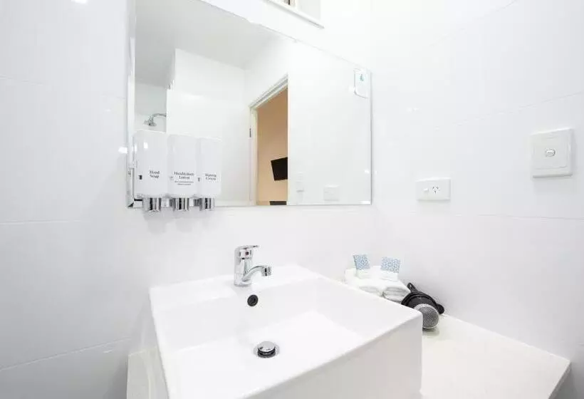 Motel New England Motor Lodge