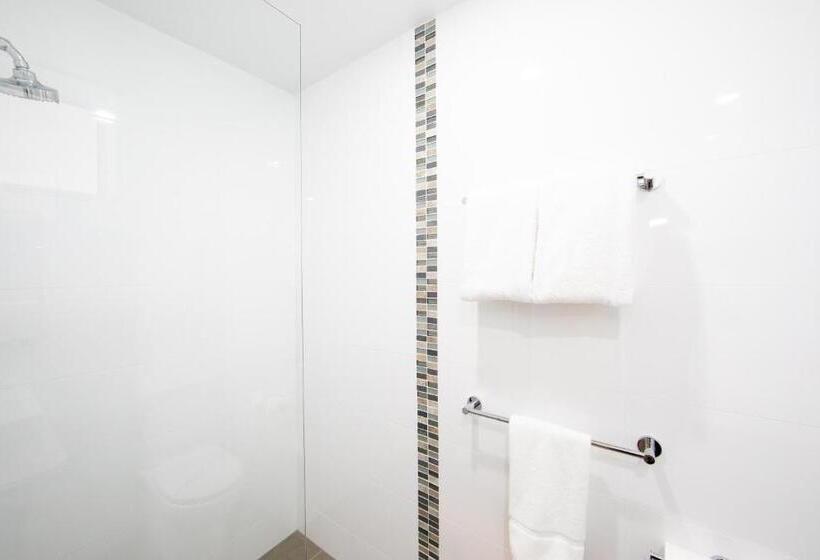 汽车旅馆 New England Motor Lodge