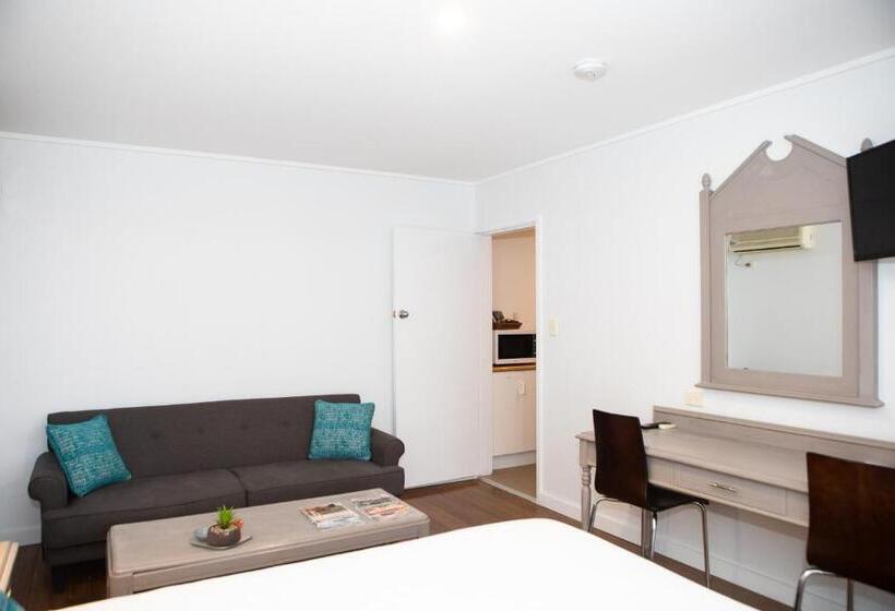 汽车旅馆 New England Motor Lodge