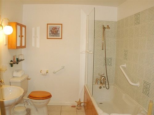 The Wold Cottage  B&b