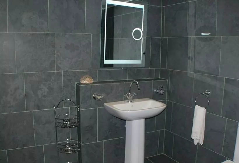 The Wold Cottage  B&b