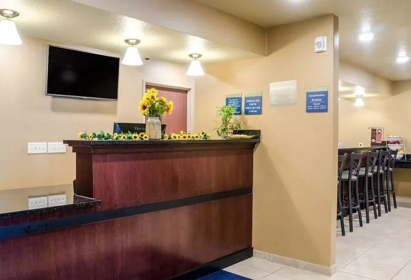 Hotel Cobblestone Inn & Suites  Cambridge