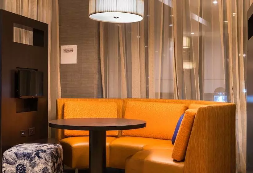 호텔 Courtyard By Marriott Jacksonville