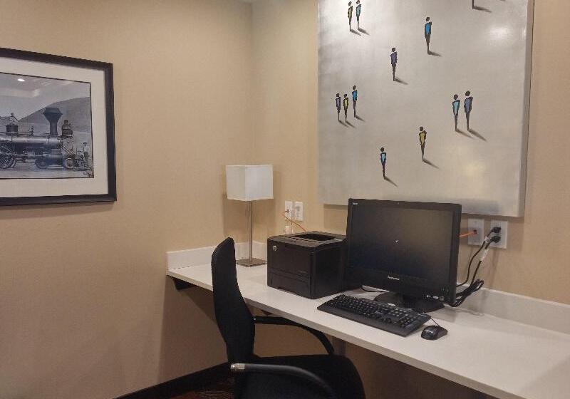 فندق Holiday Inn Express & Suites Golden, An Ihg