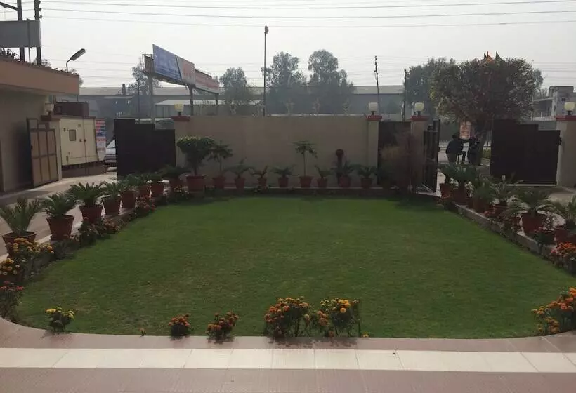 Hotel Maiden Residency