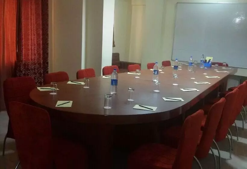 Hotel Maiden Residency