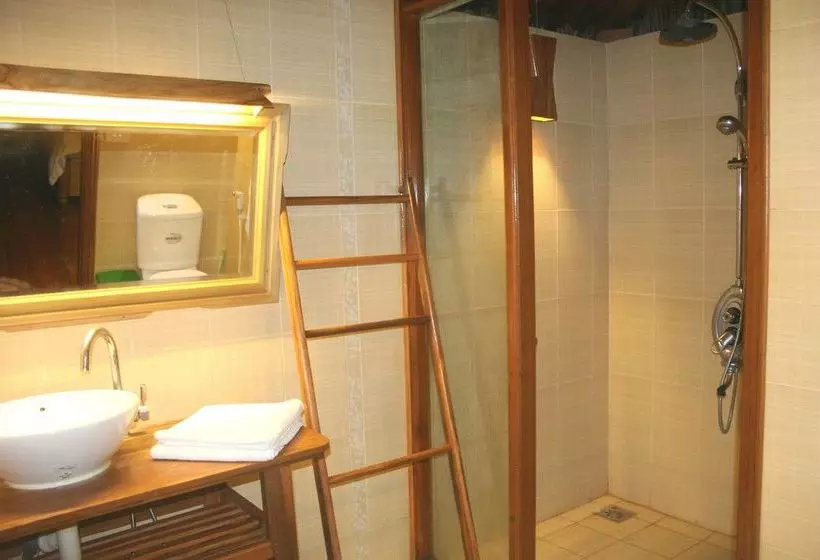 هتل Monkey Island Resort