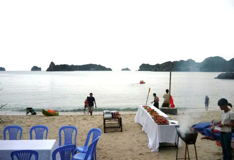 هتل Monkey Island Resort