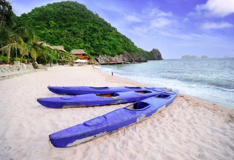 هتل Monkey Island Resort