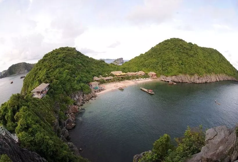 هتل Monkey Island Resort