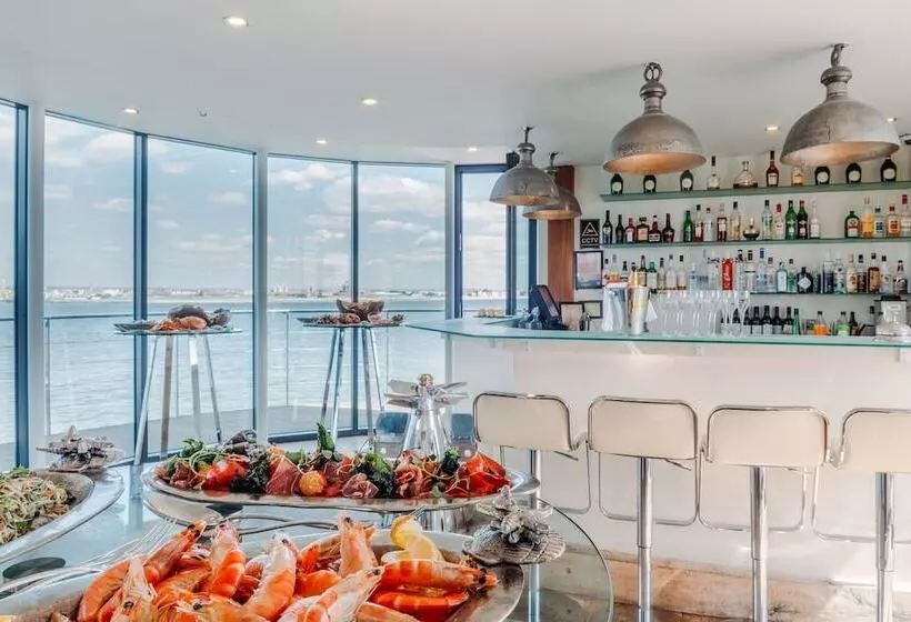 هتل No Man's Fort