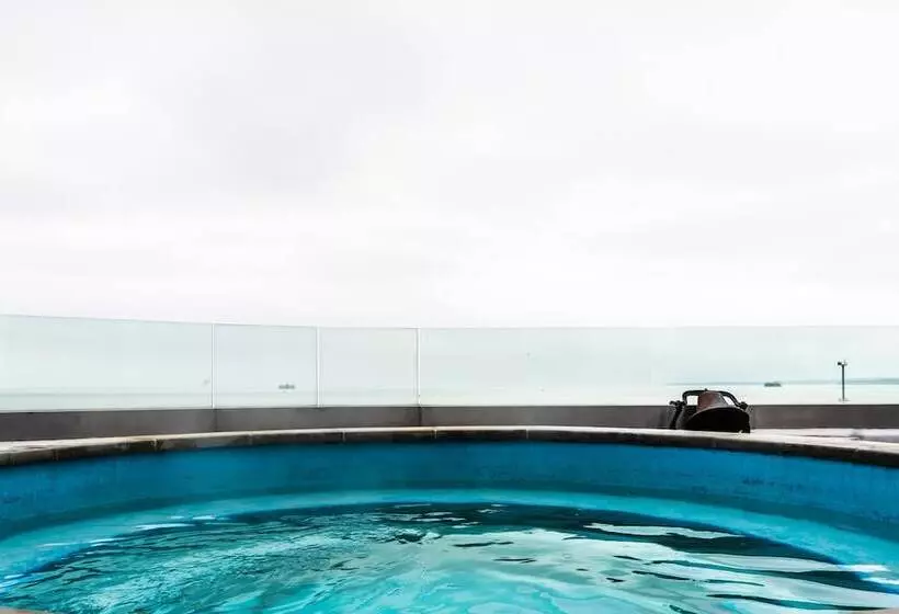 هتل No Man's Fort