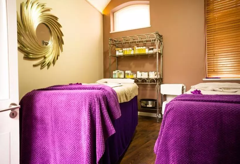 هتل No Man's Fort