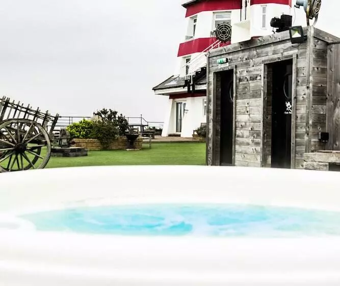 هتل No Man's Fort