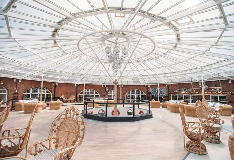 هتل No Man's Fort