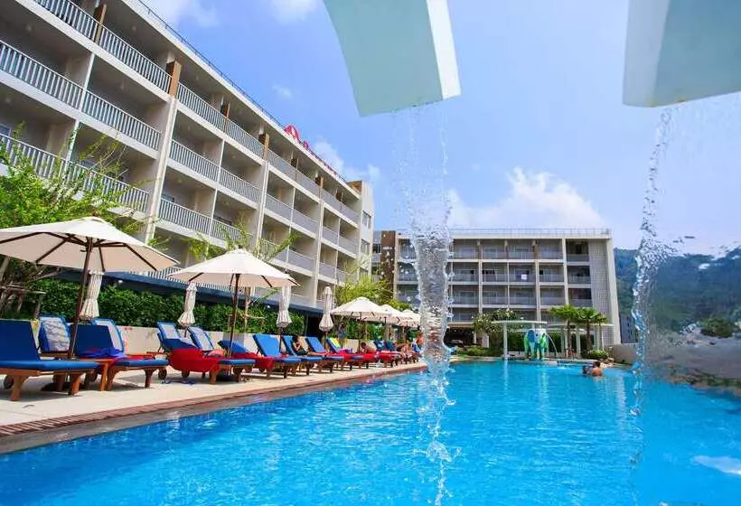 호텔 Ramada By Wyndham Phuket Deevana