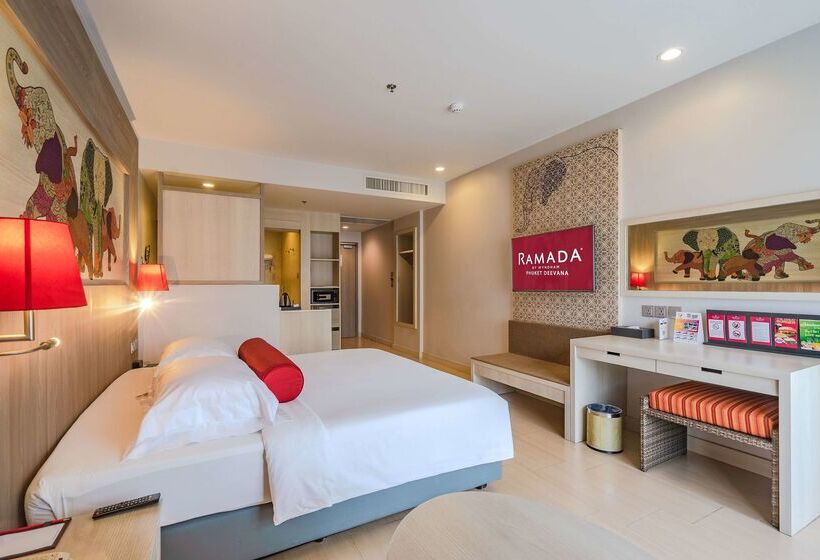 ホテル Ramada By Wyndham Phuket Deevana