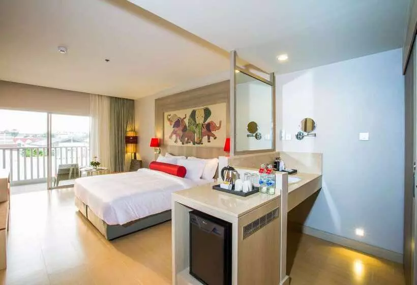 호텔 Ramada By Wyndham Phuket Deevana