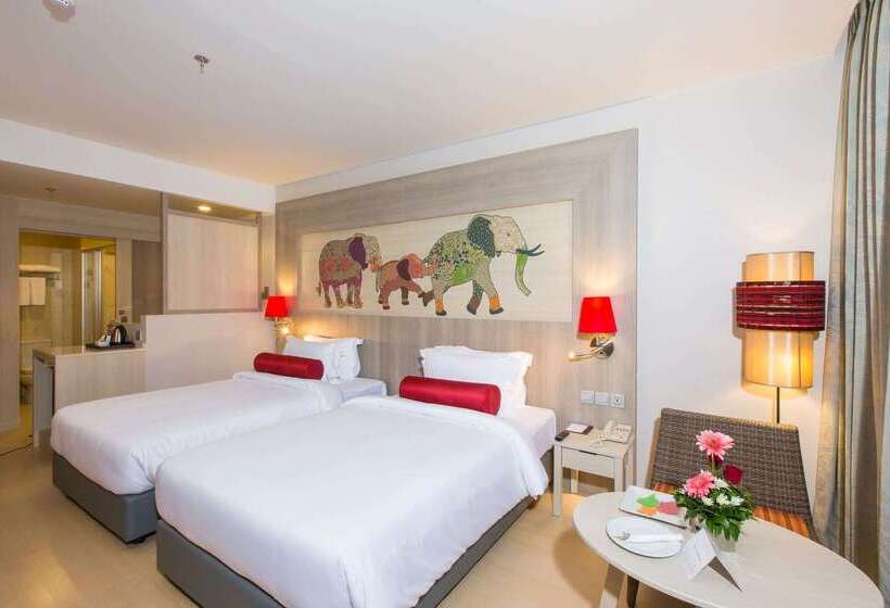 ホテル Ramada By Wyndham Phuket Deevana