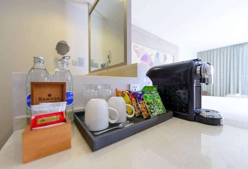 ホテル Ramada By Wyndham Phuket Deevana