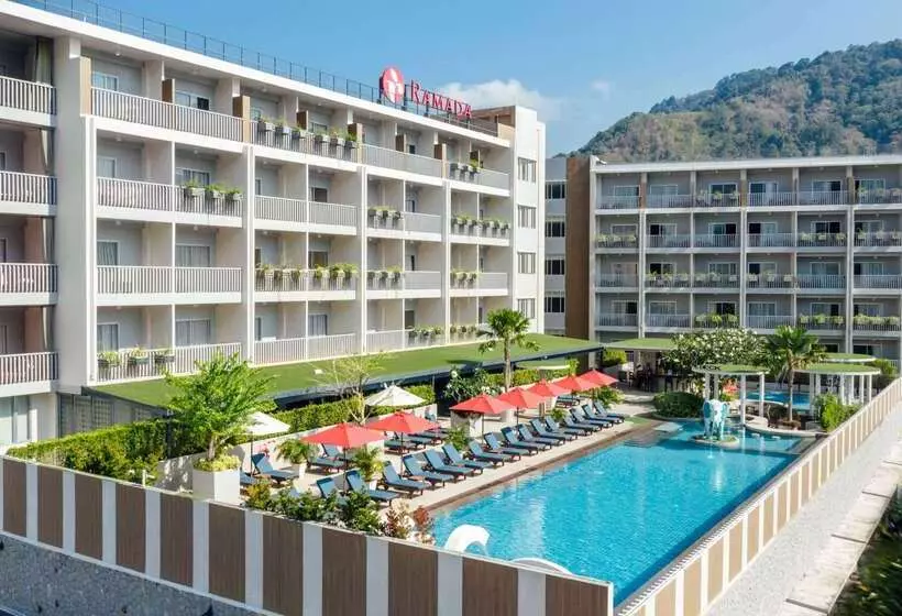 호텔 Ramada By Wyndham Phuket Deevana