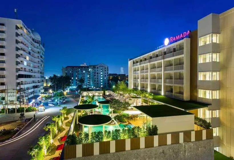 호텔 Ramada By Wyndham Phuket Deevana