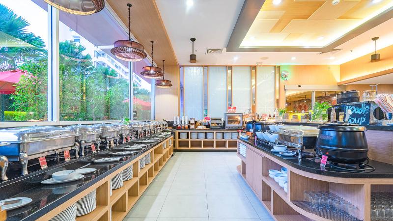 ホテル Ramada By Wyndham Phuket Deevana