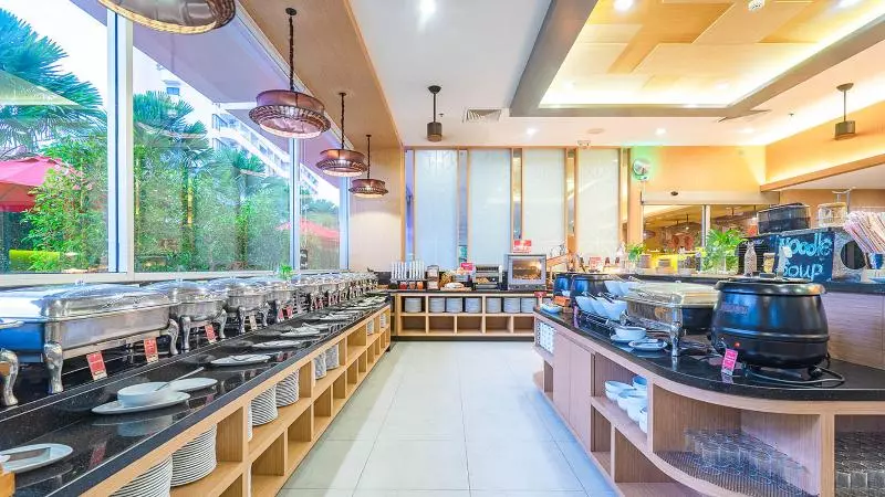 호텔 Ramada By Wyndham Phuket Deevana