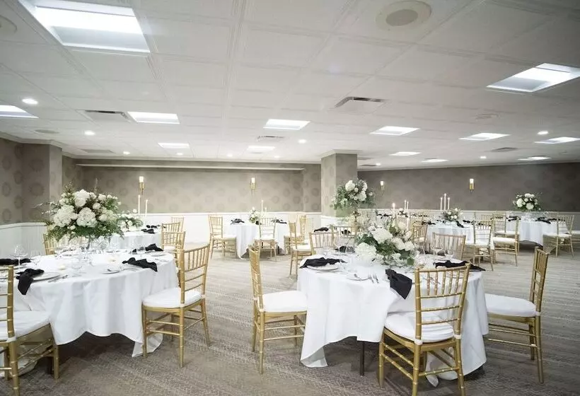 Отель The Geneva Inn