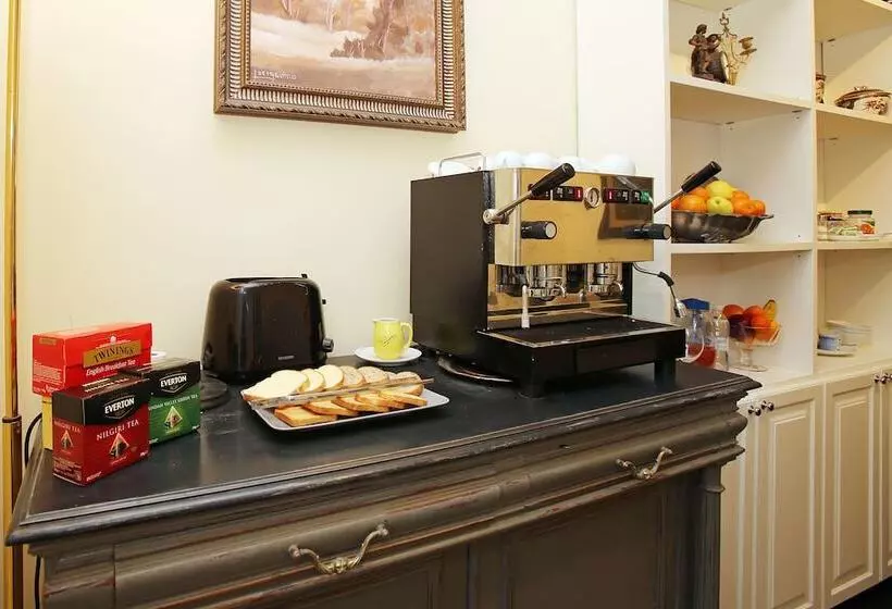 Majatalo Amica Roma Guest House