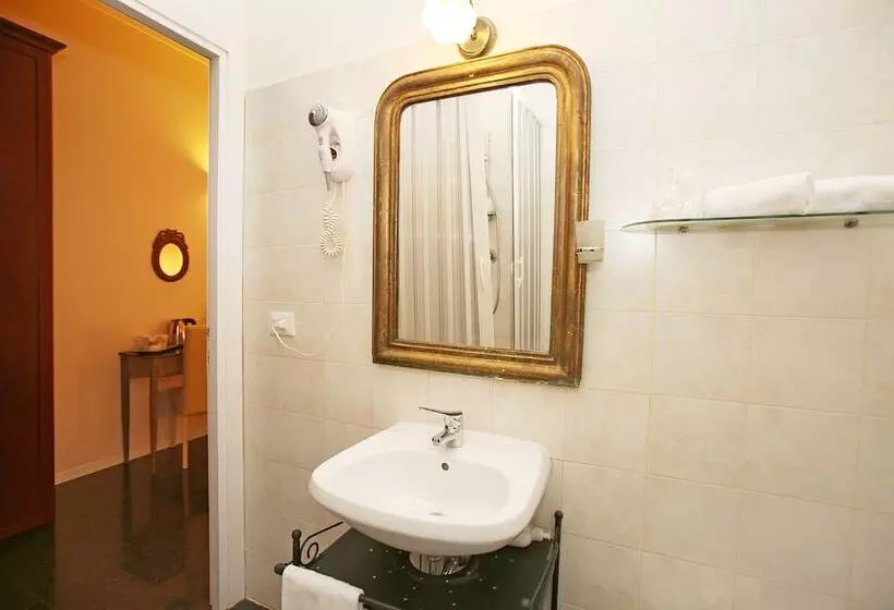 Majatalo Amica Roma Guest House