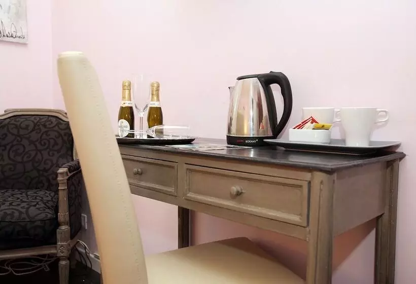 Majatalo Amica Roma Guest House