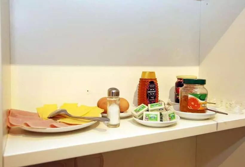 Majatalo Amica Roma Guest House