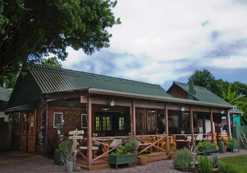 Majatalo Blackwaters River Lodge