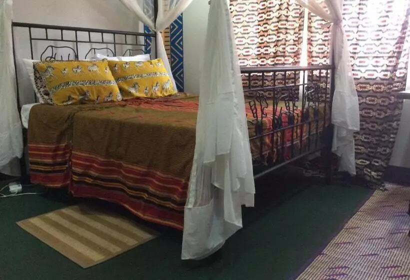 تختخواب و صبحانه Korona House