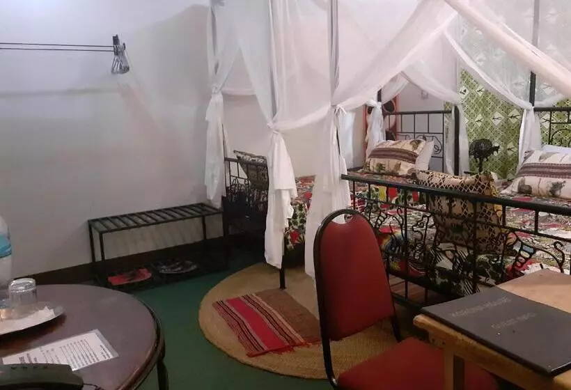 تختخواب و صبحانه Korona House