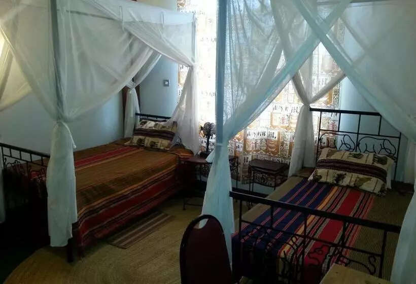 تختخواب و صبحانه Korona House