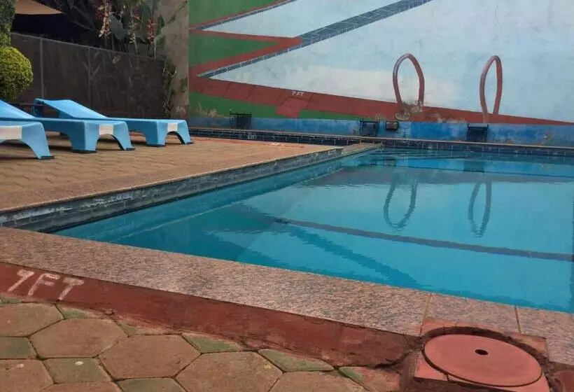تختخواب و صبحانه Korona House