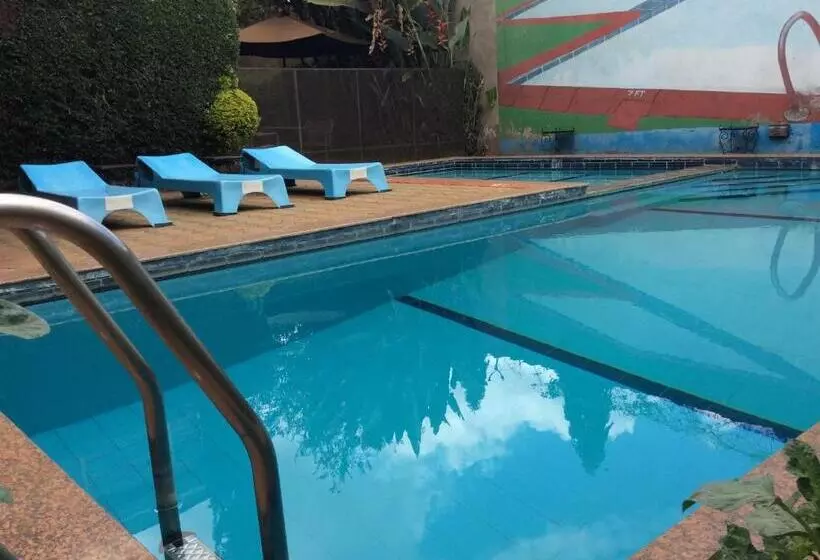 تختخواب و صبحانه Korona House