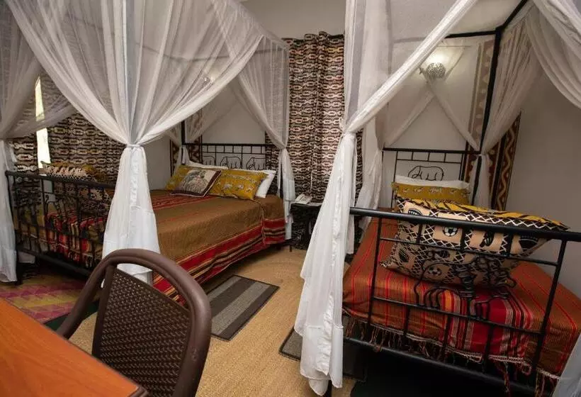 تختخواب و صبحانه Korona House