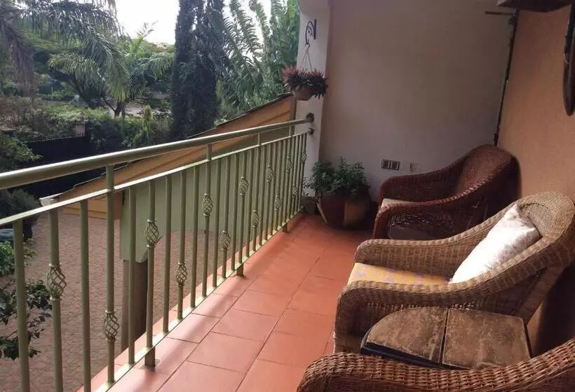 تختخواب و صبحانه Korona House