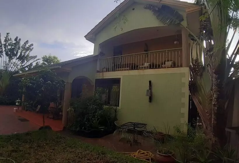 تختخواب و صبحانه Korona House