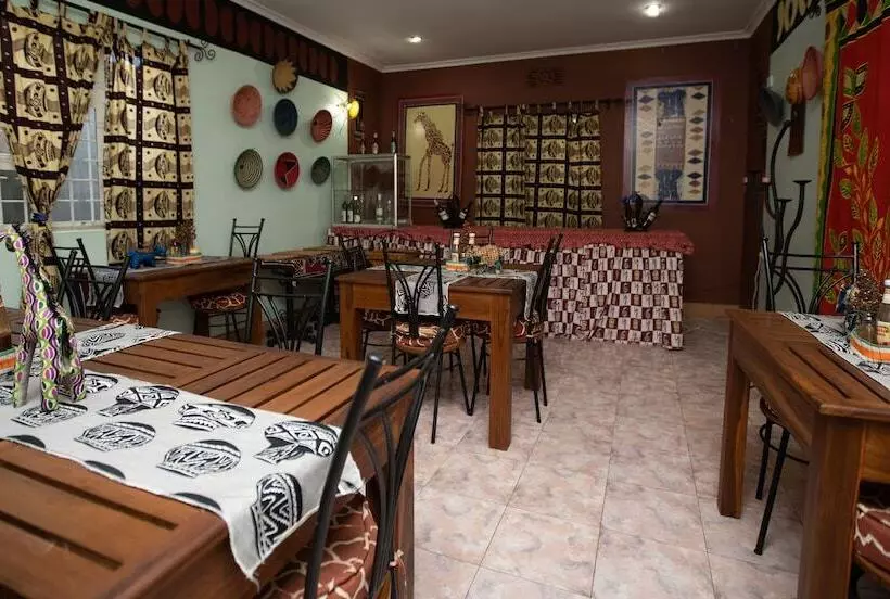 تختخواب و صبحانه Korona House