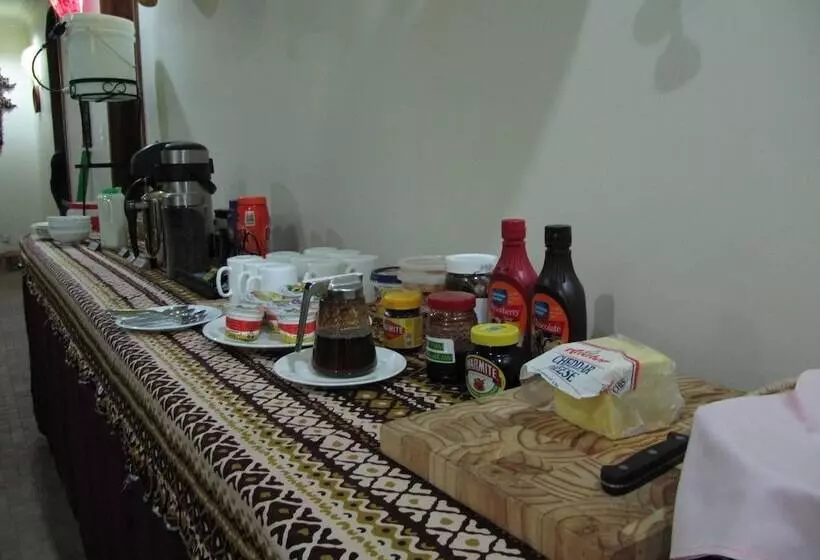 تختخواب و صبحانه Korona House